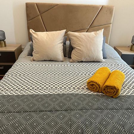 Garden Campo De Ourique Guest House - Hostel ลิสบอน ภายนอก รูปภาพ
