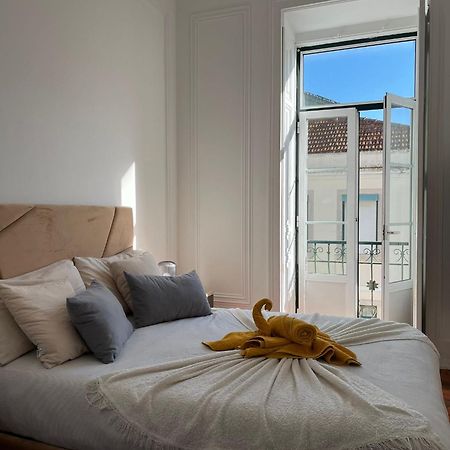 Garden Campo De Ourique Guest House - Hostel ลิสบอน ภายนอก รูปภาพ