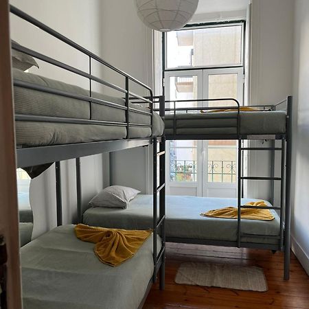 Garden Campo De Ourique Guest House - Hostel ลิสบอน ภายนอก รูปภาพ