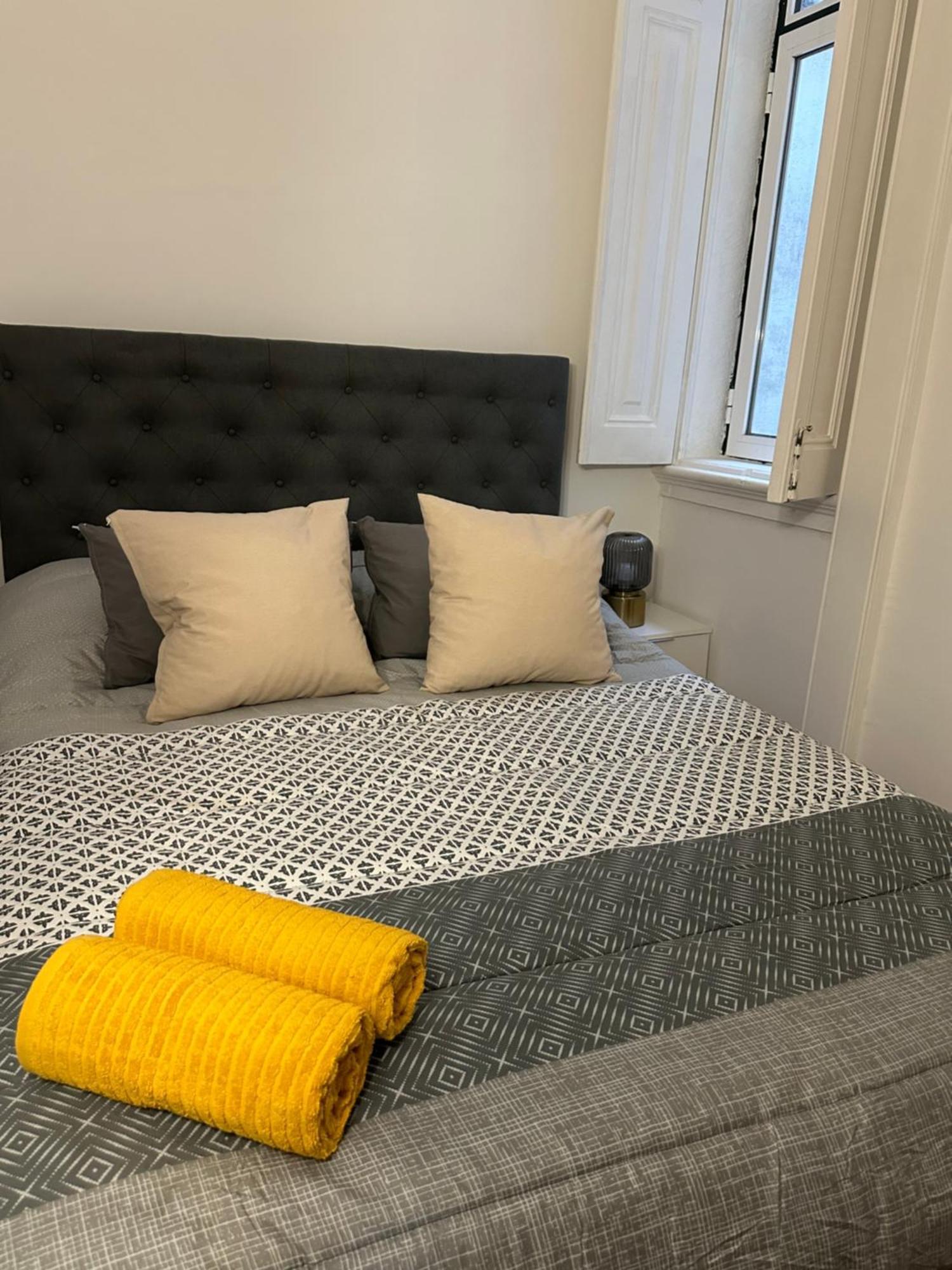 Garden Campo De Ourique Guest House - Hostel ลิสบอน ภายนอก รูปภาพ