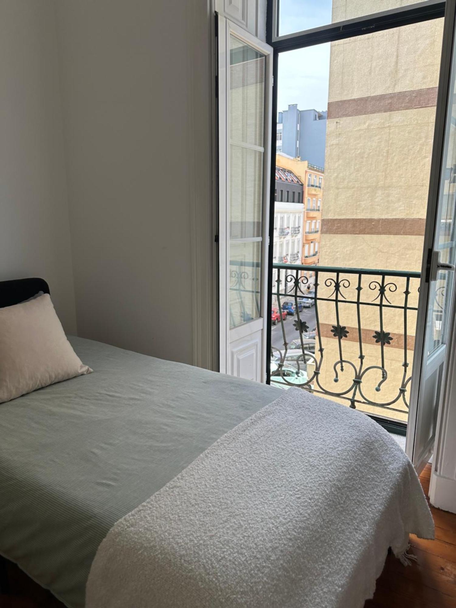 Garden Campo De Ourique Guest House - Hostel ลิสบอน ภายนอก รูปภาพ