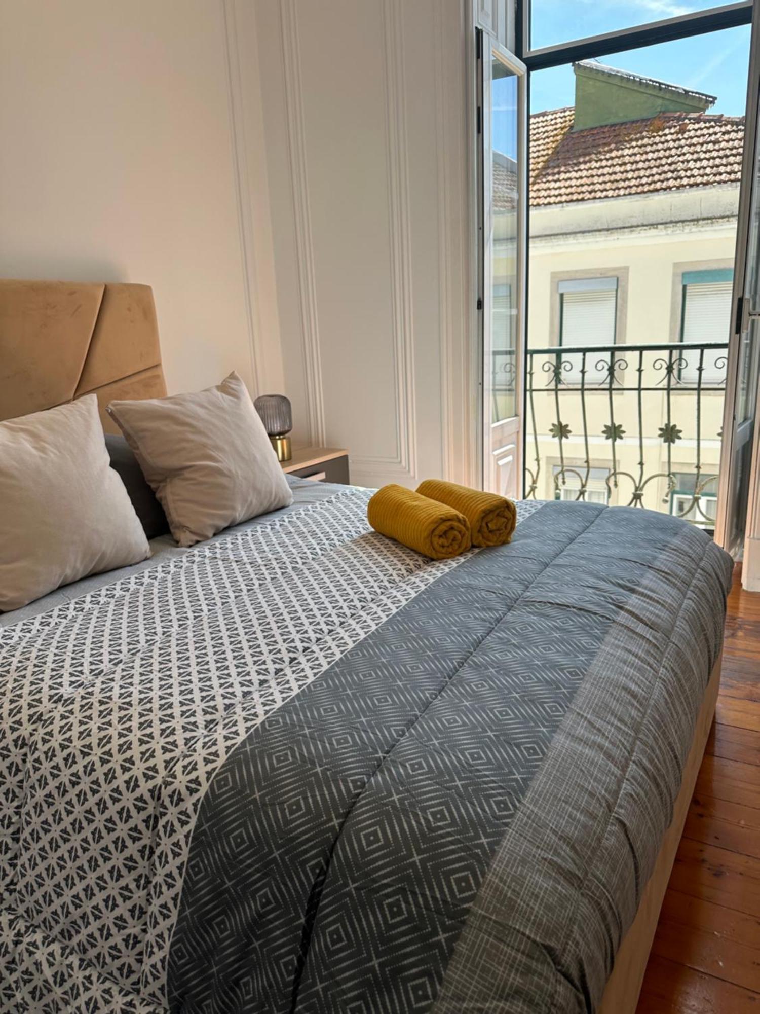 Garden Campo De Ourique Guest House - Hostel ลิสบอน ภายนอก รูปภาพ