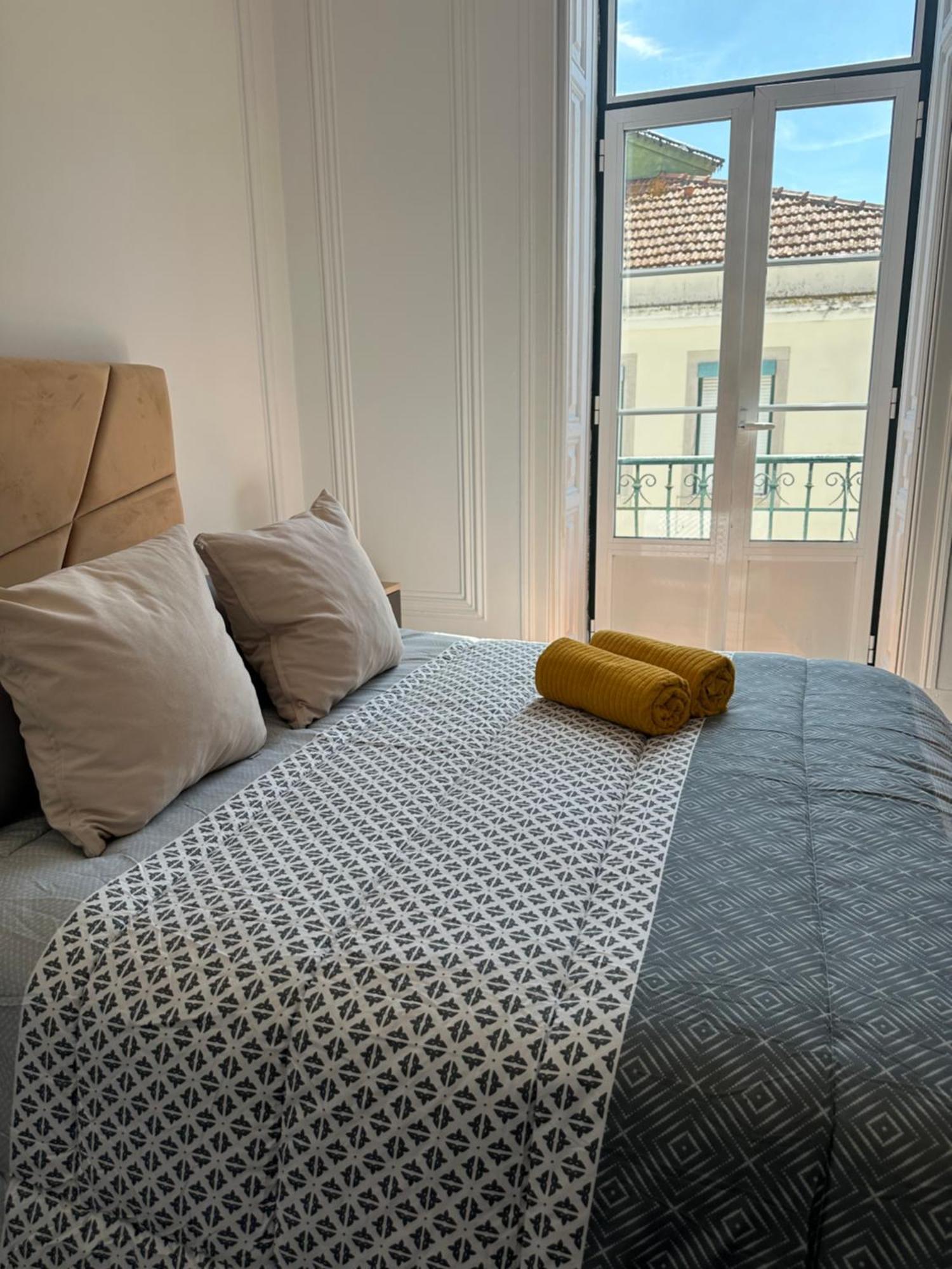 Garden Campo De Ourique Guest House - Hostel ลิสบอน ภายนอก รูปภาพ