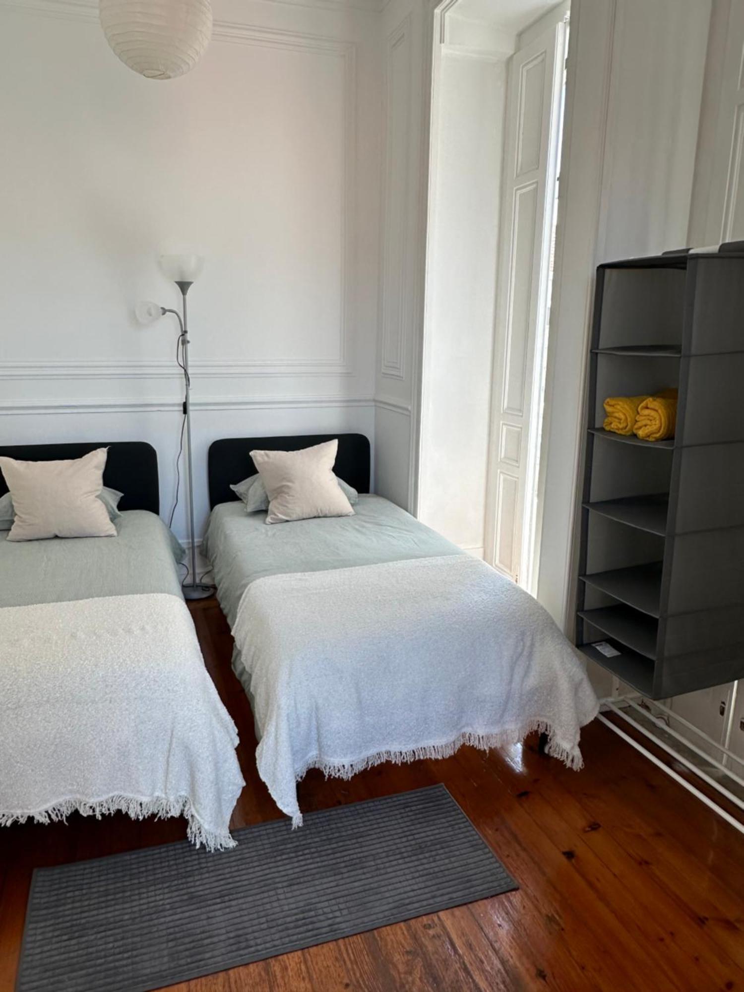 Garden Campo De Ourique Guest House - Hostel ลิสบอน ภายนอก รูปภาพ
