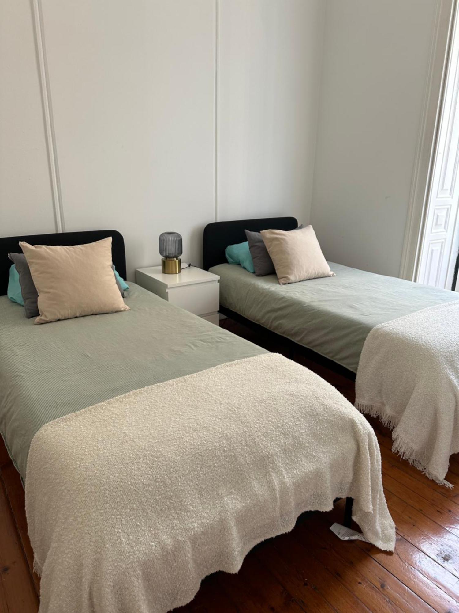 Garden Campo De Ourique Guest House - Hostel ลิสบอน ภายนอก รูปภาพ