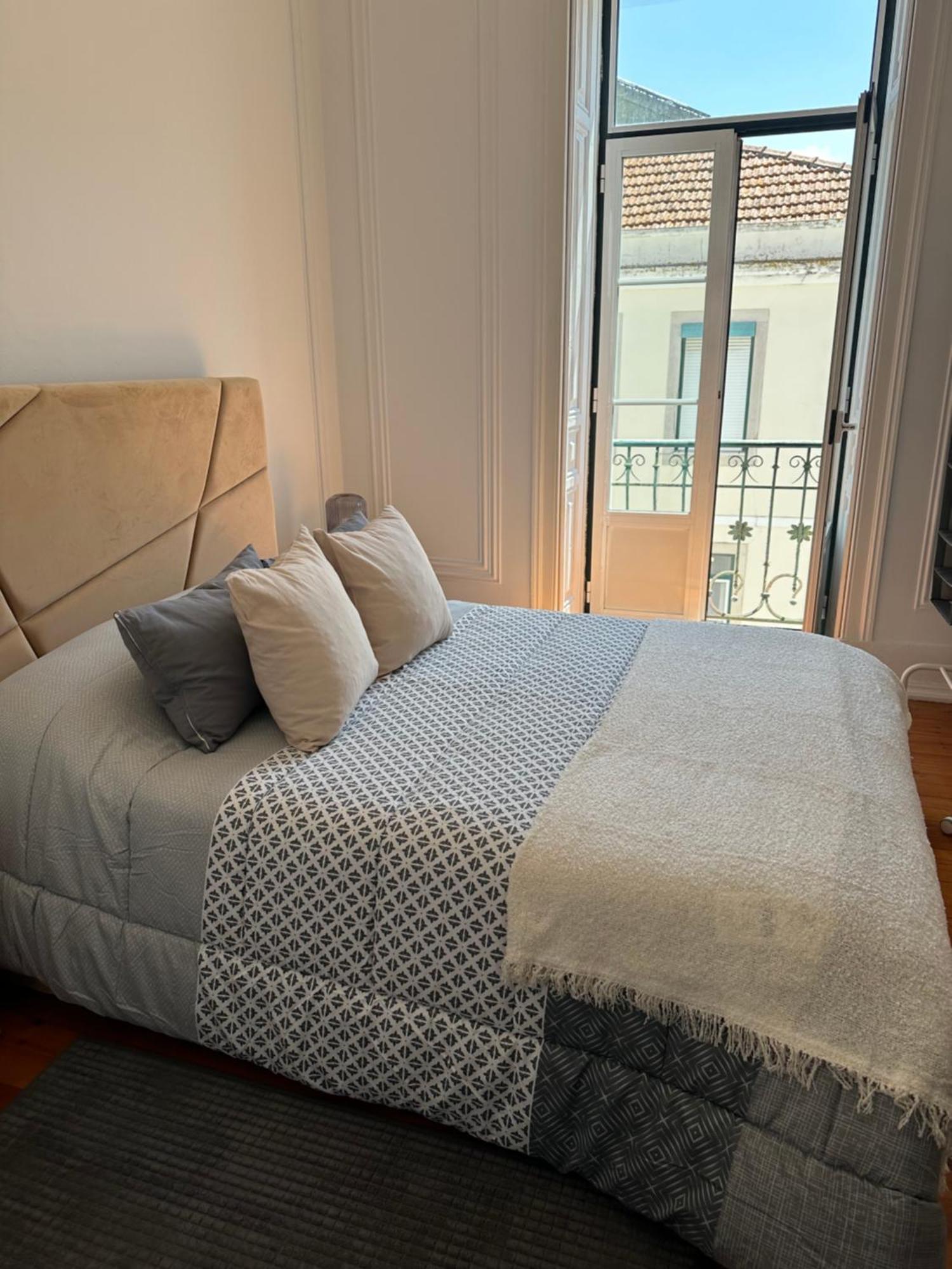 Garden Campo De Ourique Guest House - Hostel ลิสบอน ภายนอก รูปภาพ