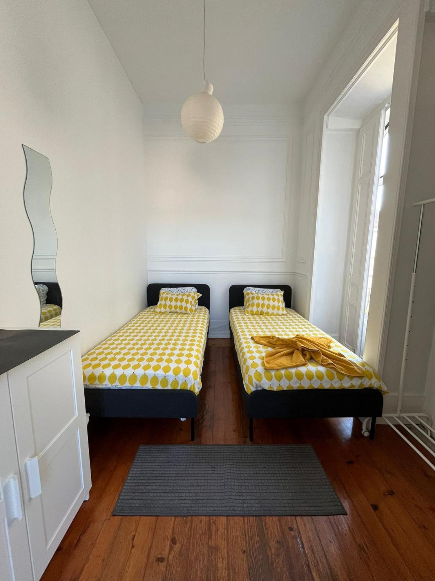 Garden Campo De Ourique Guest House - Hostel ลิสบอน ภายนอก รูปภาพ