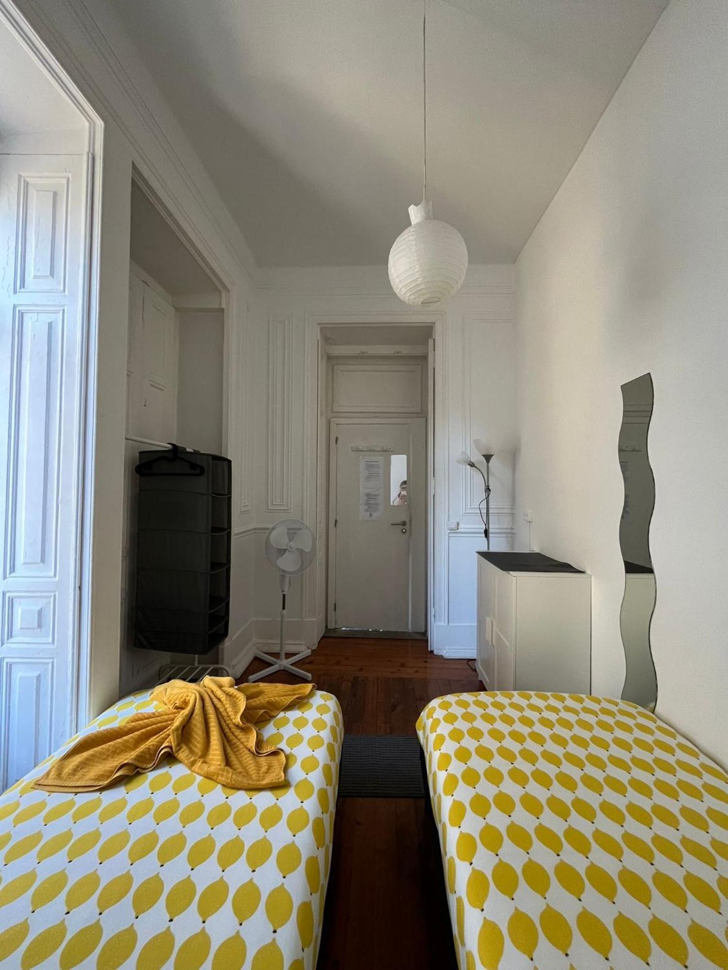 Garden Campo De Ourique Guest House - Hostel ลิสบอน ภายนอก รูปภาพ