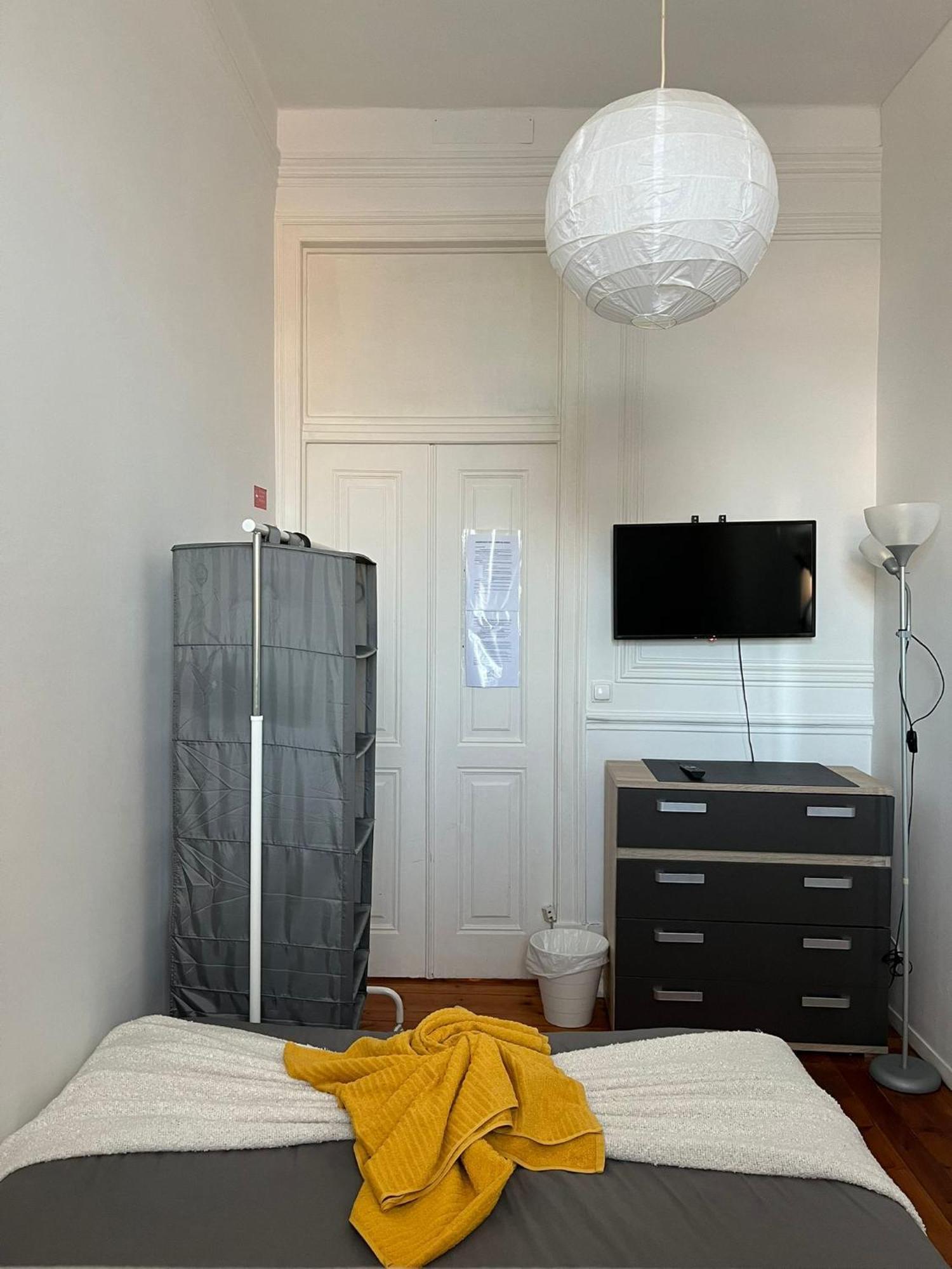 Garden Campo De Ourique Guest House - Hostel ลิสบอน ภายนอก รูปภาพ
