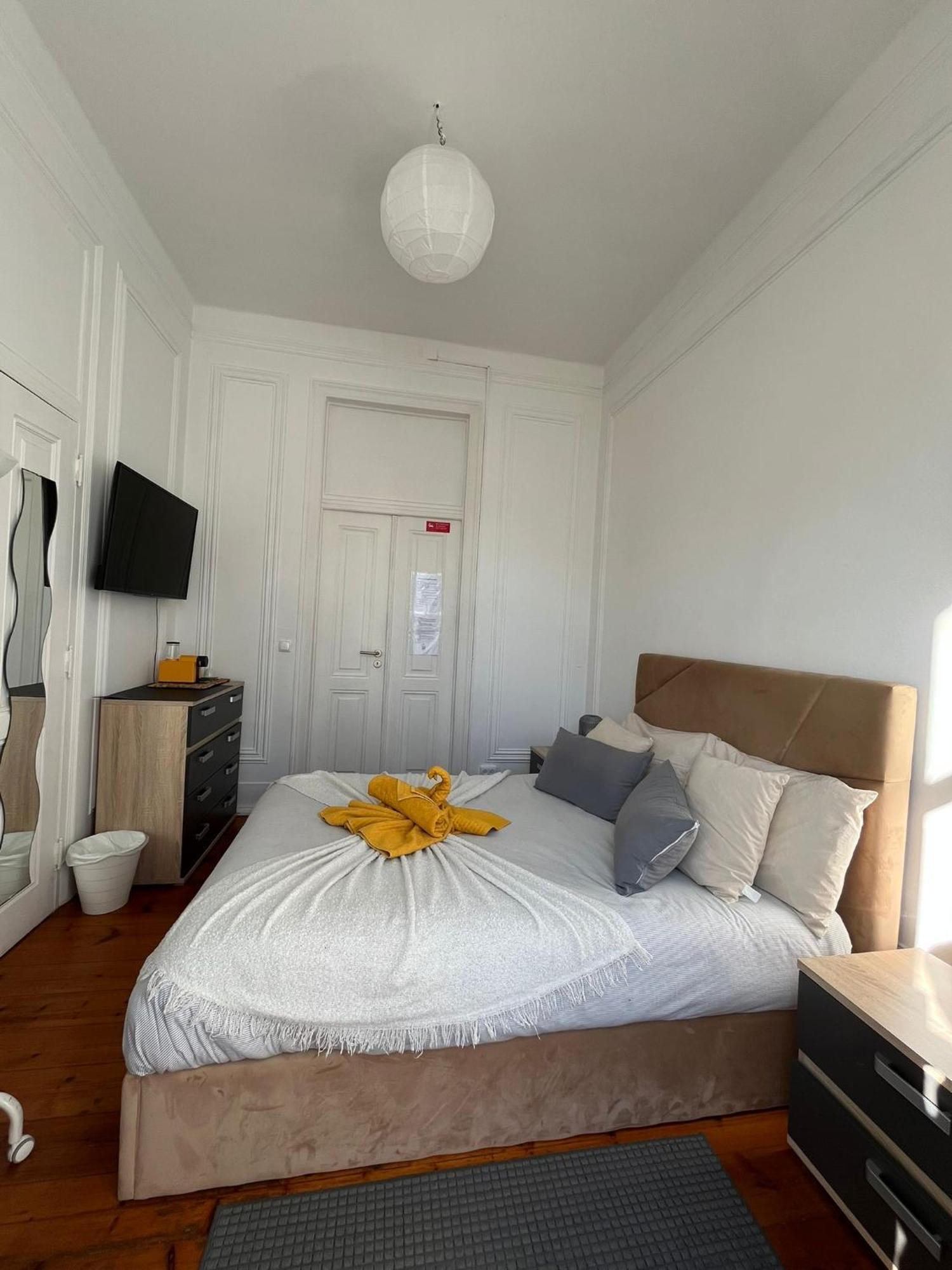 Garden Campo De Ourique Guest House - Hostel ลิสบอน ภายนอก รูปภาพ