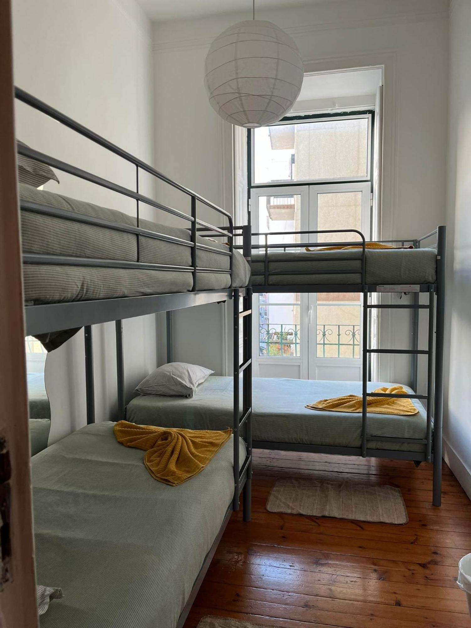 Garden Campo De Ourique Guest House - Hostel ลิสบอน ภายนอก รูปภาพ