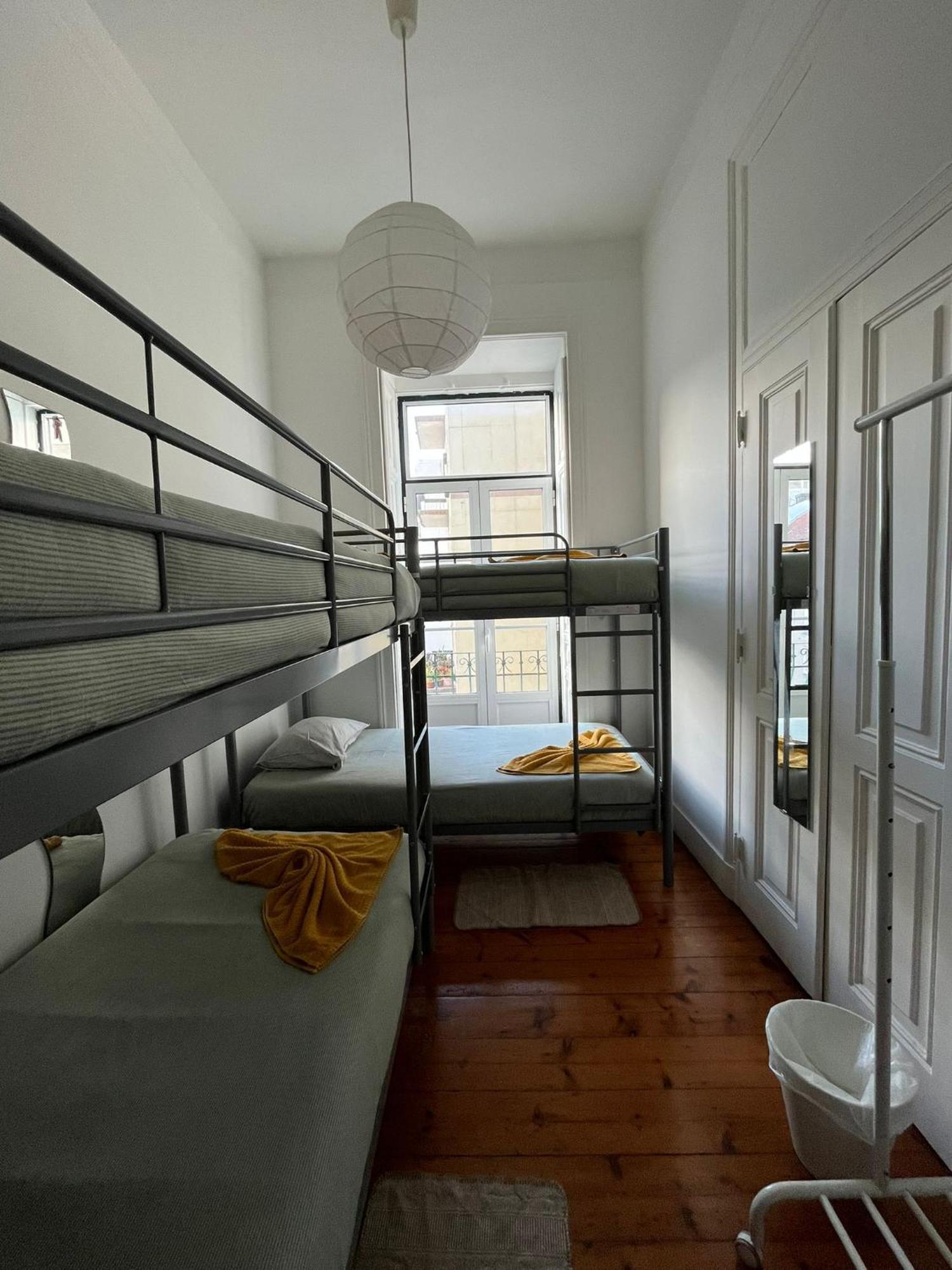 Garden Campo De Ourique Guest House - Hostel ลิสบอน ภายนอก รูปภาพ