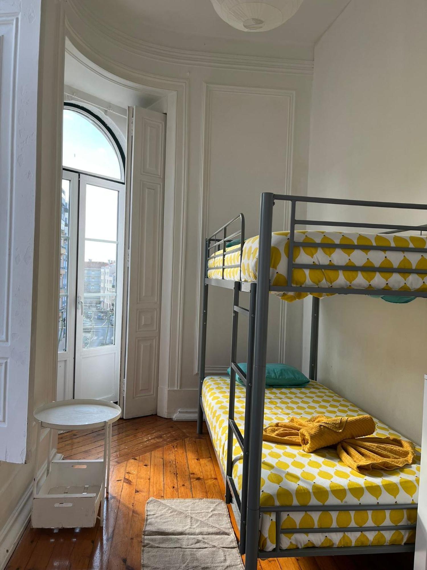 Garden Campo De Ourique Guest House - Hostel ลิสบอน ภายนอก รูปภาพ