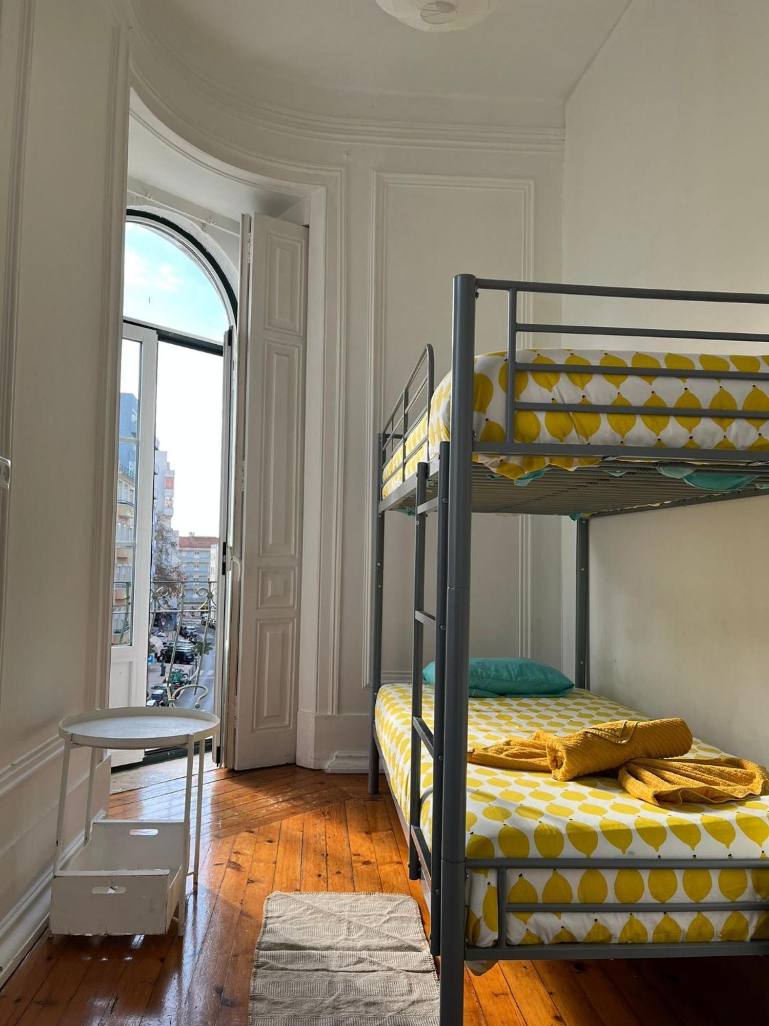 Garden Campo De Ourique Guest House - Hostel ลิสบอน ภายนอก รูปภาพ